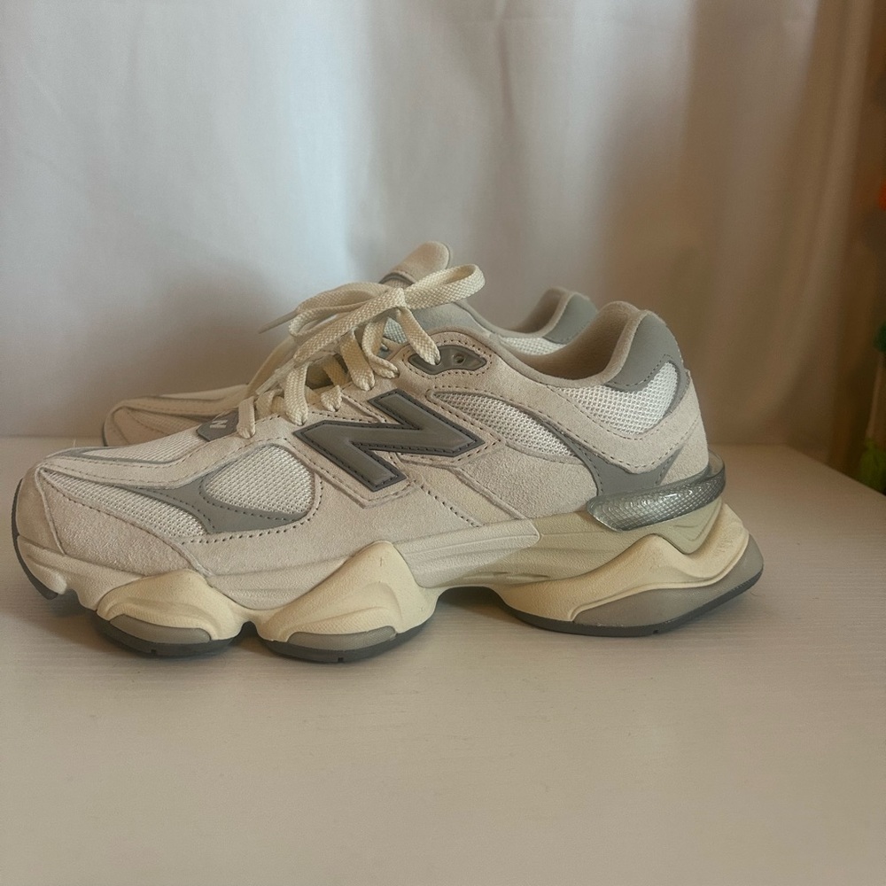 New Balance 9060 White and Gray Sneakers - women’s size 9